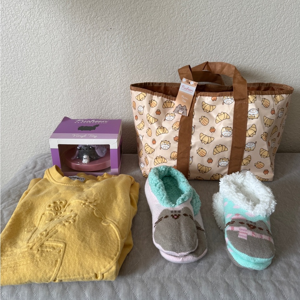 Awesome Pusheen Bundle Tote, Sweatshirt, Vinyl Toy & Socks New